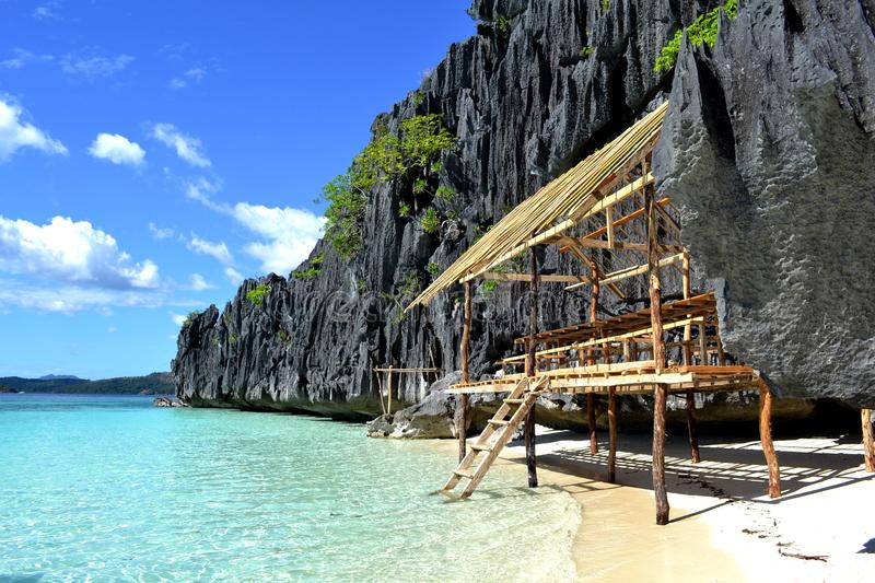 beach-hut-coron-palawan-philippines-24594227